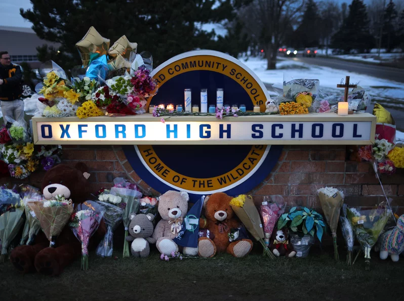The memorial at Oxford High School had been set up in remembrance of the lives loss. 
