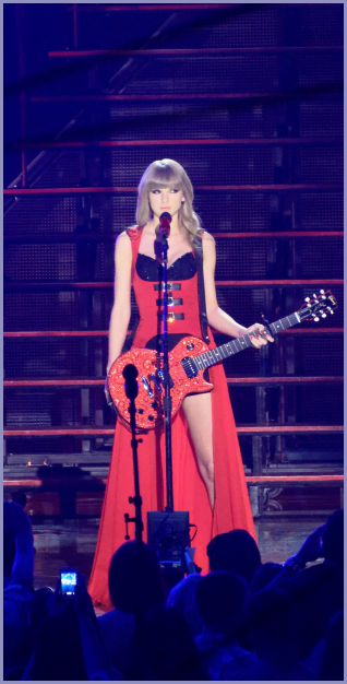 Swift performing at the 2013 CMT Awards. 